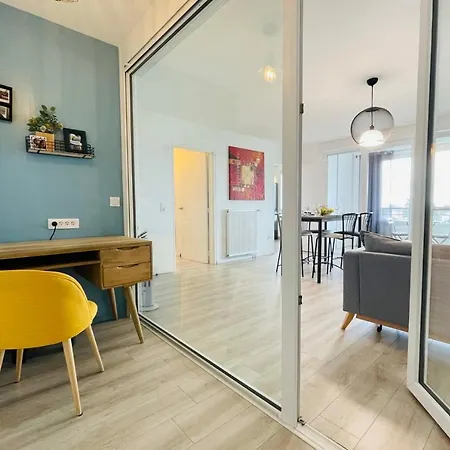 Apartment Bright In A New Building With Garage Tours